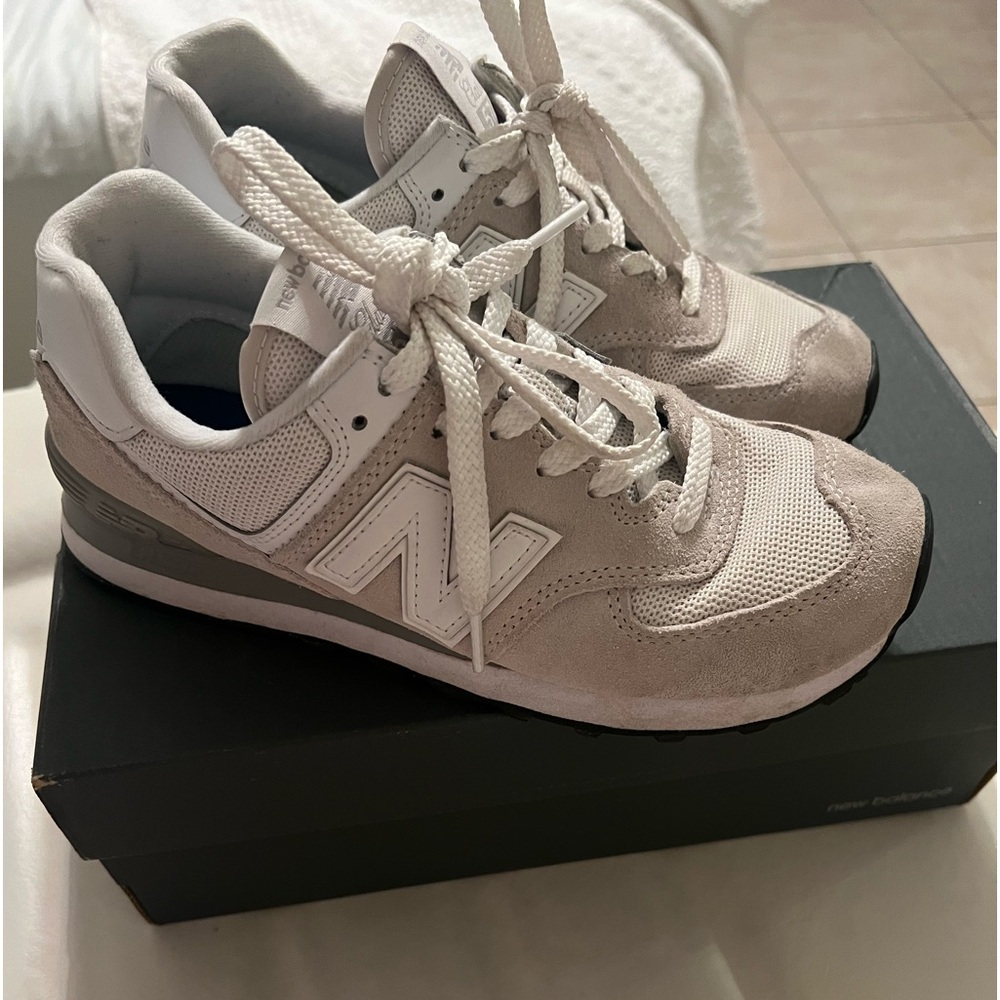 Women’s Grey New Balance Classic 574 trainers